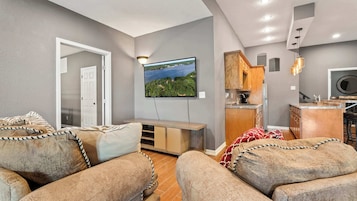 House, Multiple Beds (Riviera Paradise) | Living area