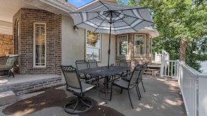 Outdoor dining - Riviera Paradise Lake Luxury (Sunrise Beach)