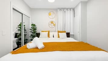 4 bedrooms, iron/ironing board, WiFi, bed sheets