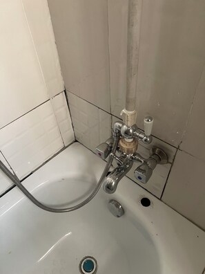 Hair dryer, towels, soap, toilet paper - Stunning modern room at Otijoe premier hotel 2 (Alingbu)