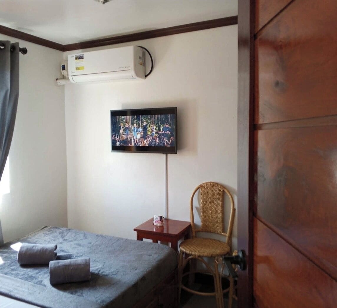 3 bedrooms, in-room safe, free WiFi, bed sheets