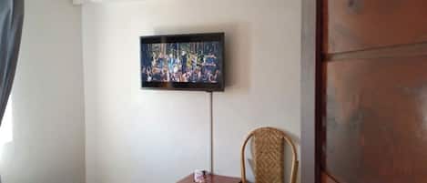 3 bedrooms, in-room safe, free WiFi, bed sheets