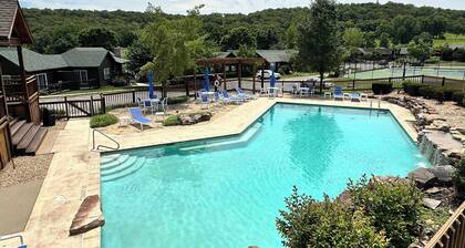 Teetime Retreat Dual-unit Stay With Boat Slip