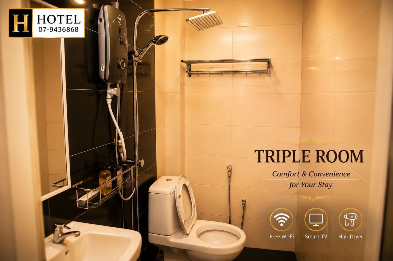Family Quadruple Room | Bathroom | Shower, free toiletries, towels, soap