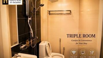 Family Quadruple Room | Bathroom | Shower, free toiletries, towels, soap