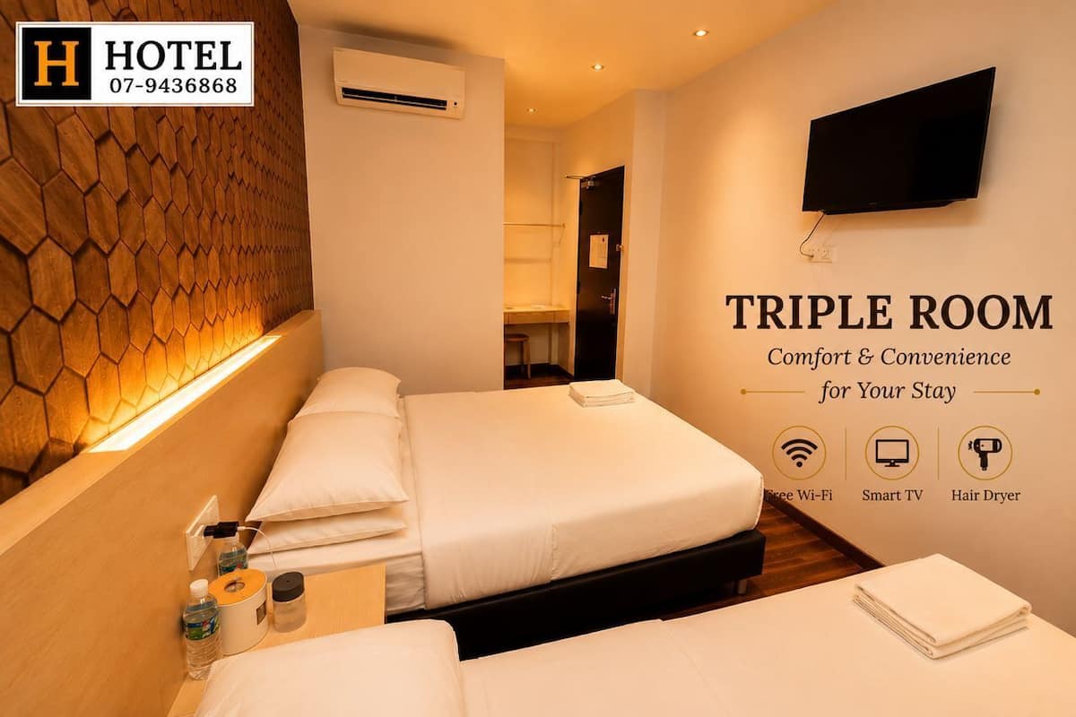 Family Quadruple Room | Iron/ironing board, free WiFi, bed sheets