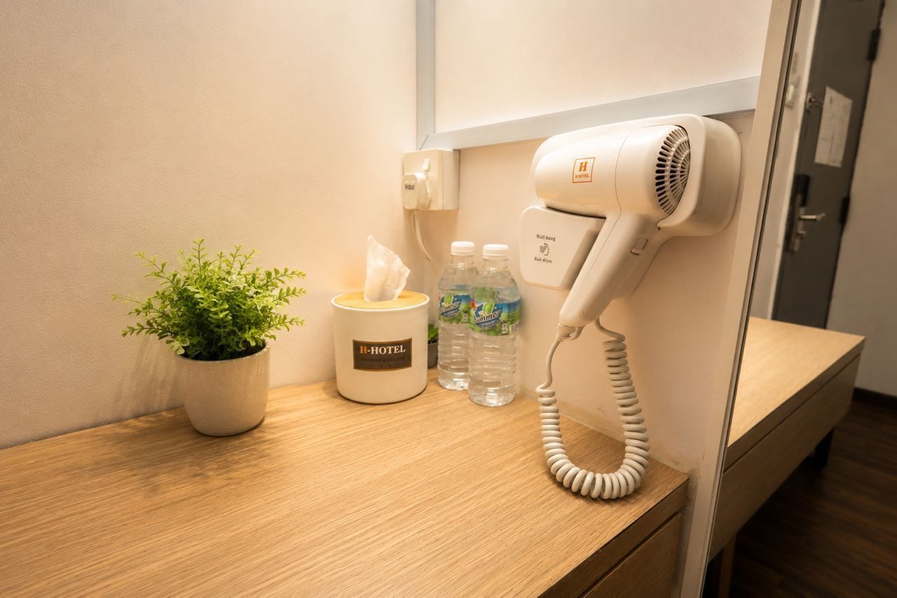 Iron/ironing board, free WiFi, bed sheets
