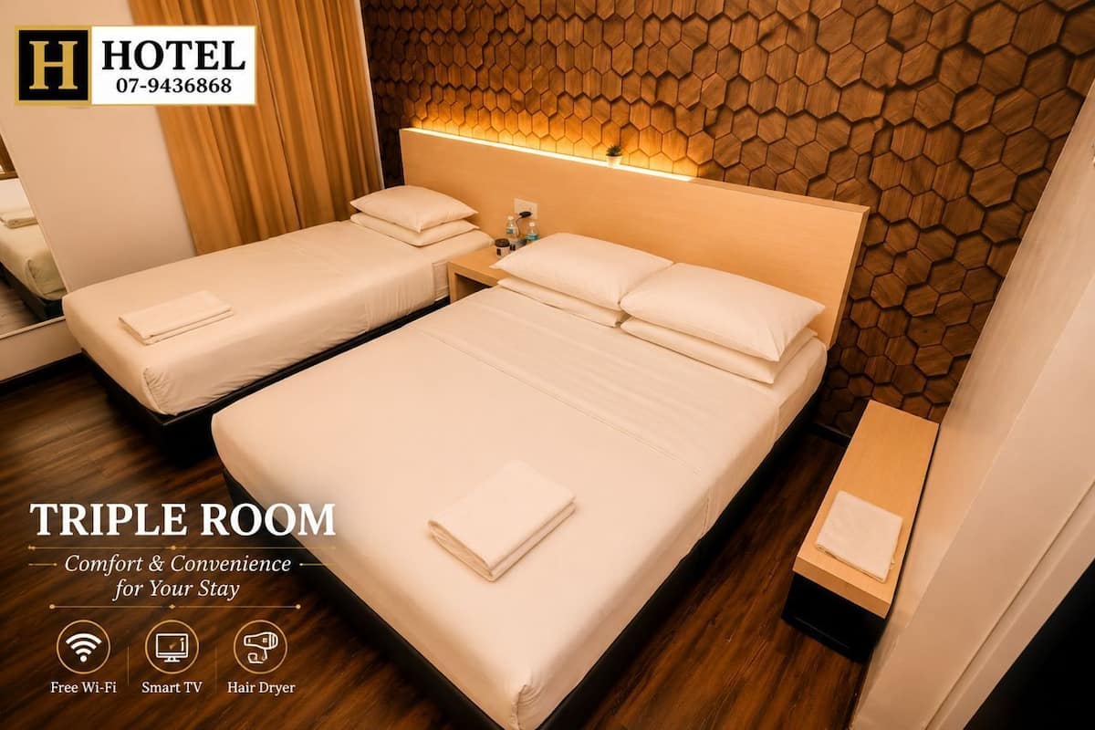 Tabla de planchar con plancha, wifi gratis y ropa de cama