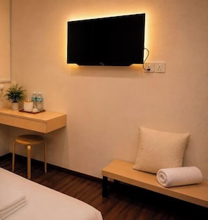 Habitación superior | Tabla de planchar con plancha, wifi gratis y ropa de cama