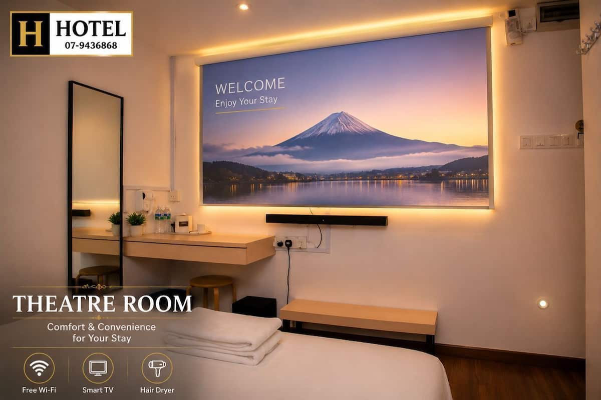 Superior Room | Iron/ironing board, free WiFi, bed sheets