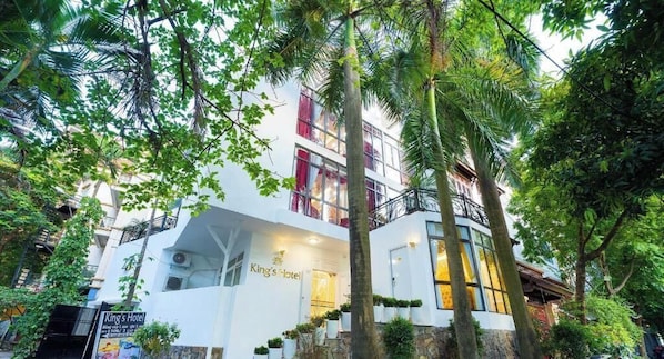 Exterior - King's hotel Nguyen Thi Dinh (Yên Hoà)