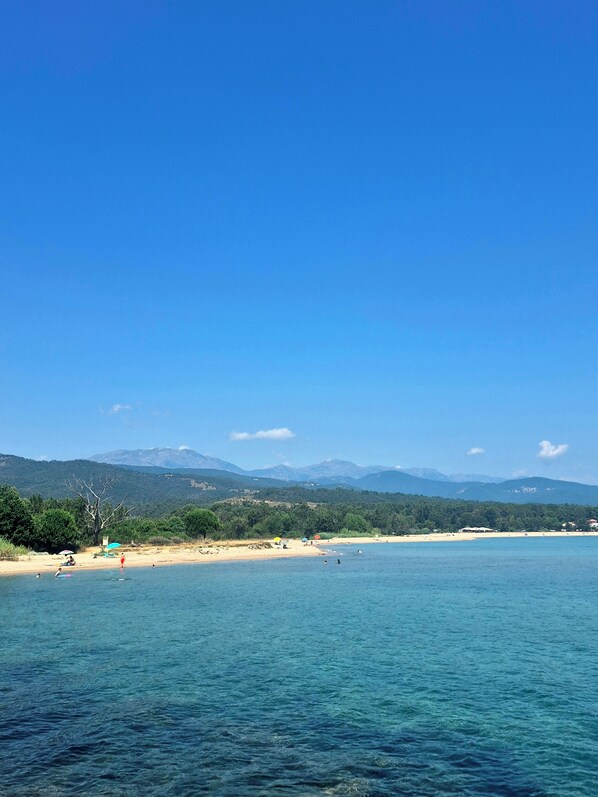 Beach - Spacious apartment, 3 bedrooms, ocean view, Solenzara, beach within walking distance (Sari-Solenzara)
