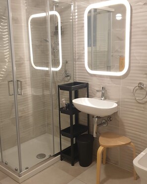 Bathroom - Vrbo Property (Petina)