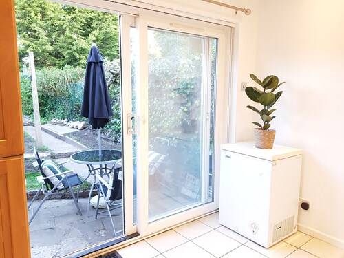 3 Bedroom Apartment Available (sleeps 4 to  6 guests)