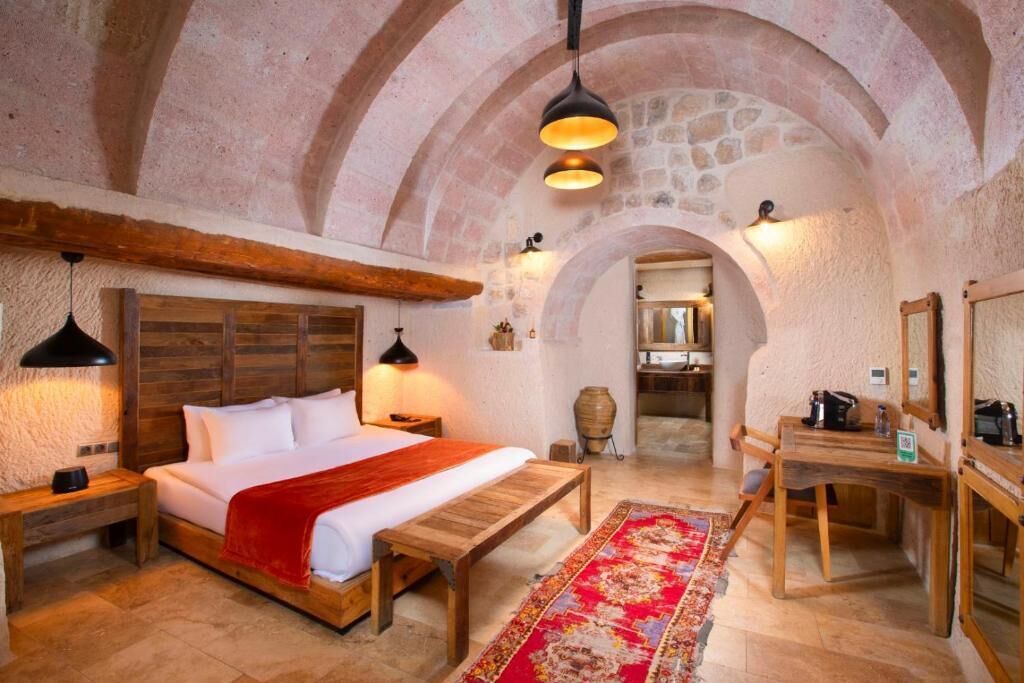 Luxury Suite, Patio, City View | Egyptian cotton sheets, premium bedding, minibar, in-room safe