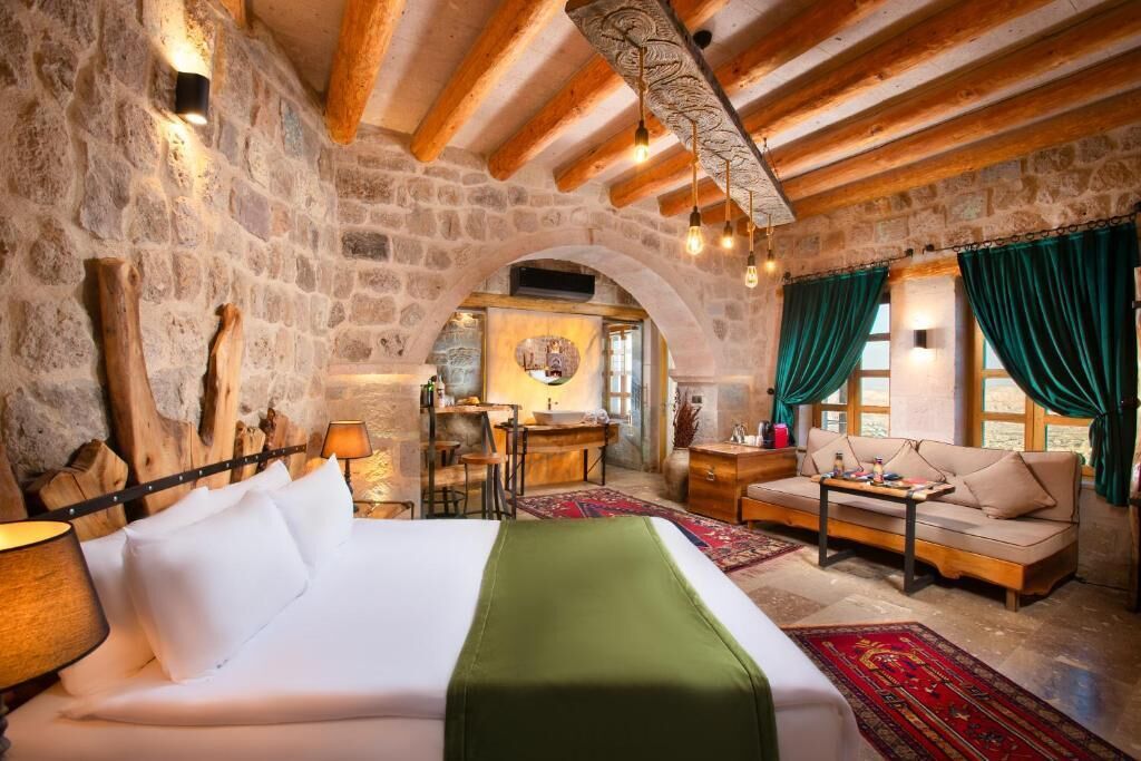 Junior Room, Balcony, Valley View | Egyptian cotton sheets, premium bedding, minibar, in-room safe