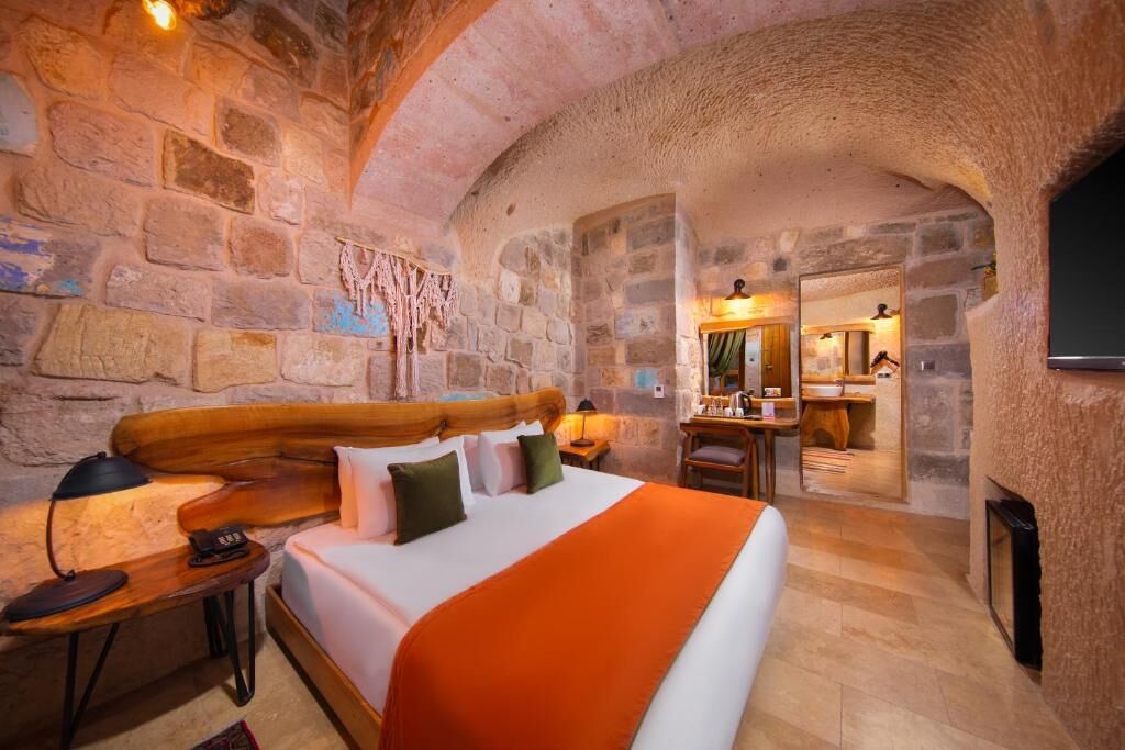 Comfort Room, Patio, Courtyard View | Egyptian cotton sheets, premium bedding, minibar, in-room safe
