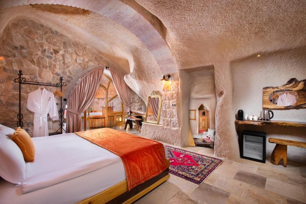 Suite, Balcony, City View | Egyptian cotton sheets, premium bedding, minibar, in-room safe