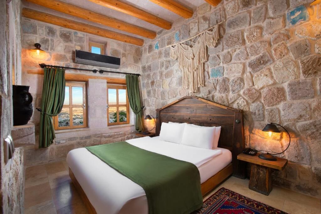 Royal Suite, Balcony, City View | Egyptian cotton sheets, premium bedding, minibar, in-room safe