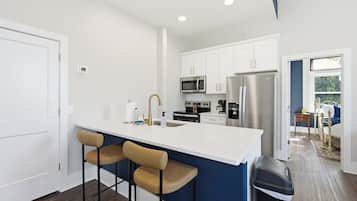 Condo, varias camas, cocina (The Bavarian Inn Suites) | Cocina privada