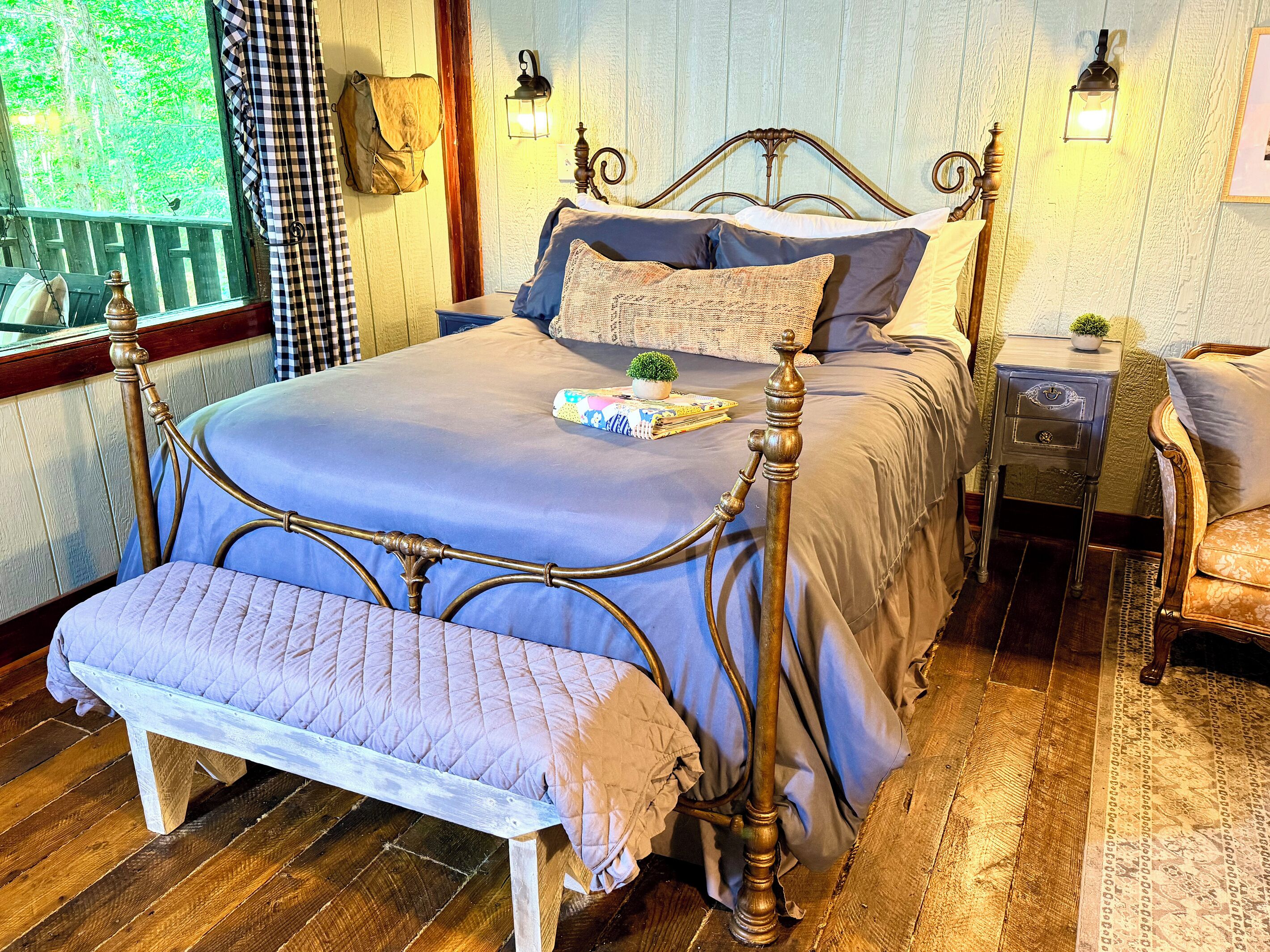 2 bedrooms, internet, bed sheets