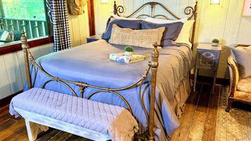 2 bedrooms, internet, bed sheets