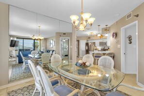 Dining - 2nd Floor Corner Unit Condo with 3BR, 2BA in beautiful Orange Beach! (Orange Beach)