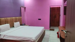 Desk, laptop workspace, soundproofing, free WiFi - Hotel Asha Palace By Basotel (Deoghar)