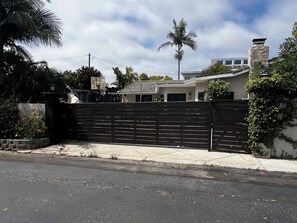 Exterior - 3-bedroom house in perfect Encinitas with AC and Endless Pool (Encinitas)