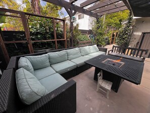 Outdoor dining - 3-bedroom house in perfect Encinitas with AC and Endless Pool (Encinitas)