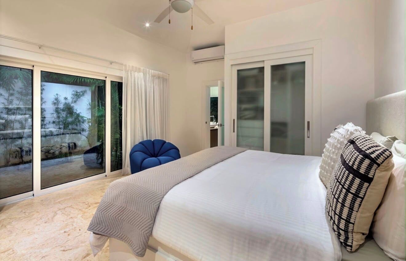 4 habitaciones, tabla de planchar con plancha, wifi y ropa de cama 