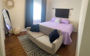 Room - 3-bedroom house in  Trinity -centerville-wareham -Trinity  with cool AC breeze (Trinity)