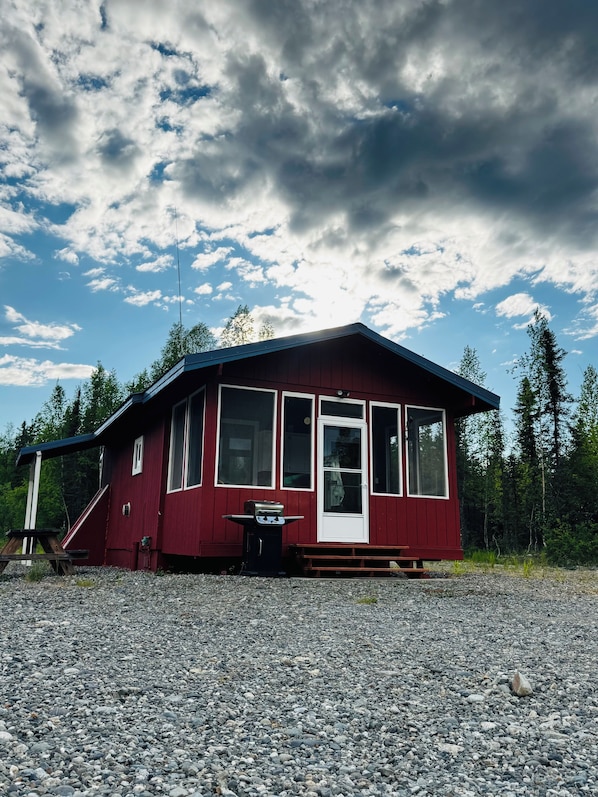 Exterior - Rustic Red Retreat (Talkeetna)