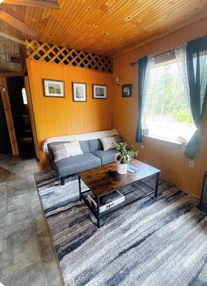 Living area - Rustic Red Retreat & Sauna (Talkeetna)