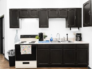 Apartment, 3 Bedrooms, Non Smoking, Park View | Private kitchen - Firefly Lofts (Cameron)