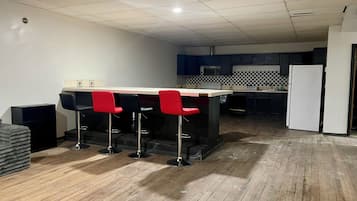 Apartment, 4 Bedrooms, Non Smoking, Park View | Private kitchen