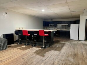 Apartment, 4 Bedrooms, Non Smoking, Park View | Private kitchen