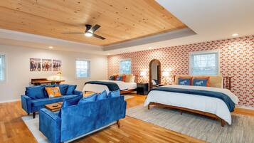 4 bedrooms, iron/ironing board, WiFi, bed sheets