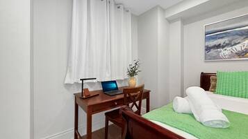 Iron/ironing board, Internet, bed sheets