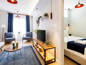 3 bedrooms, iron/ironing board, WiFi (free), bed sheets