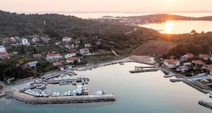Villa with pool and sea view