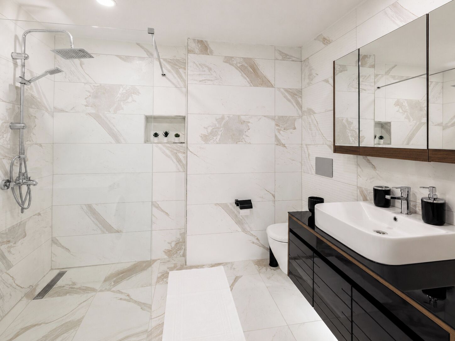 Separate bathtub and shower, deep-soaking bathtub, hair dryer, towels