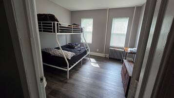 6 bedrooms, iron/ironing board, WiFi, bed sheets