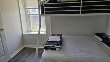 6 chambres, fer et planche à repasser, Wi-Fi, draps fournis