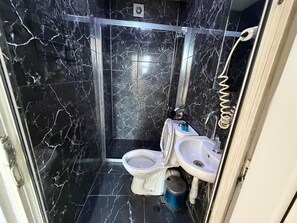 Deluxe Studio | Bathroom | Shower, hair dryer, towels, soap - HOTEL PROMISE (ISTANBUL)
