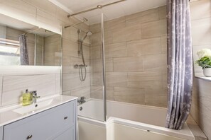 Serviettes fournies, papier toilette