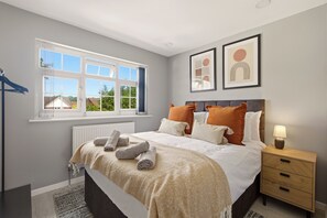 4 chambres, fer et planche à repasser, Wi-Fi gratuit, draps fournis
