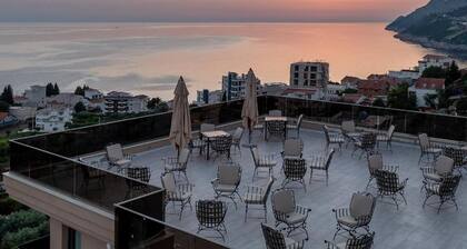 Classic Triple Room with Sea View and Balcony