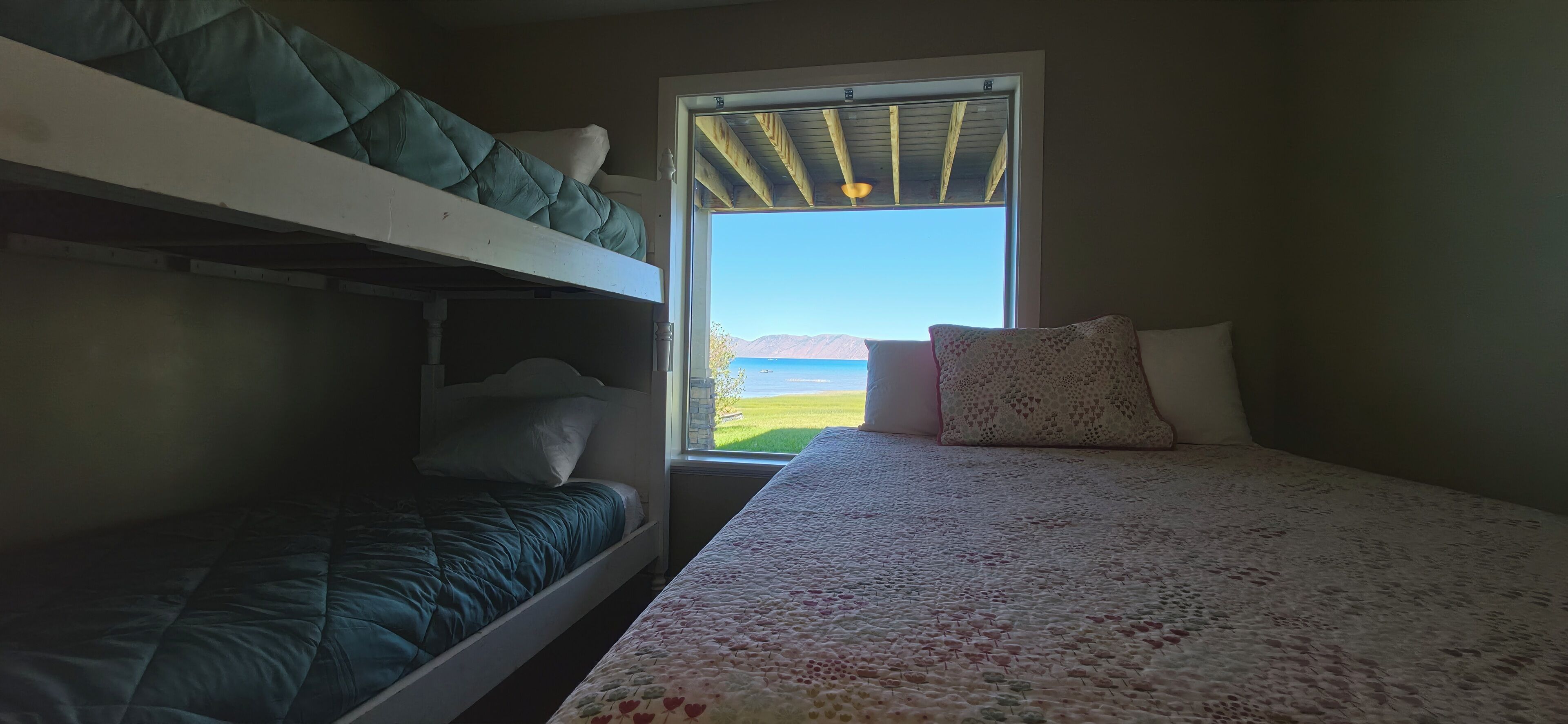 3 bedrooms, desk, iron/ironing board, travel crib