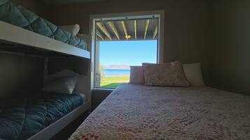 3 bedrooms, desk, iron/ironing board, travel crib